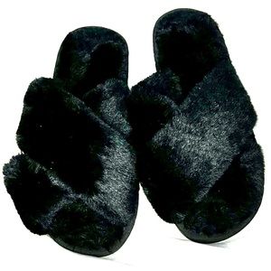 Fuzzy open toe slippers